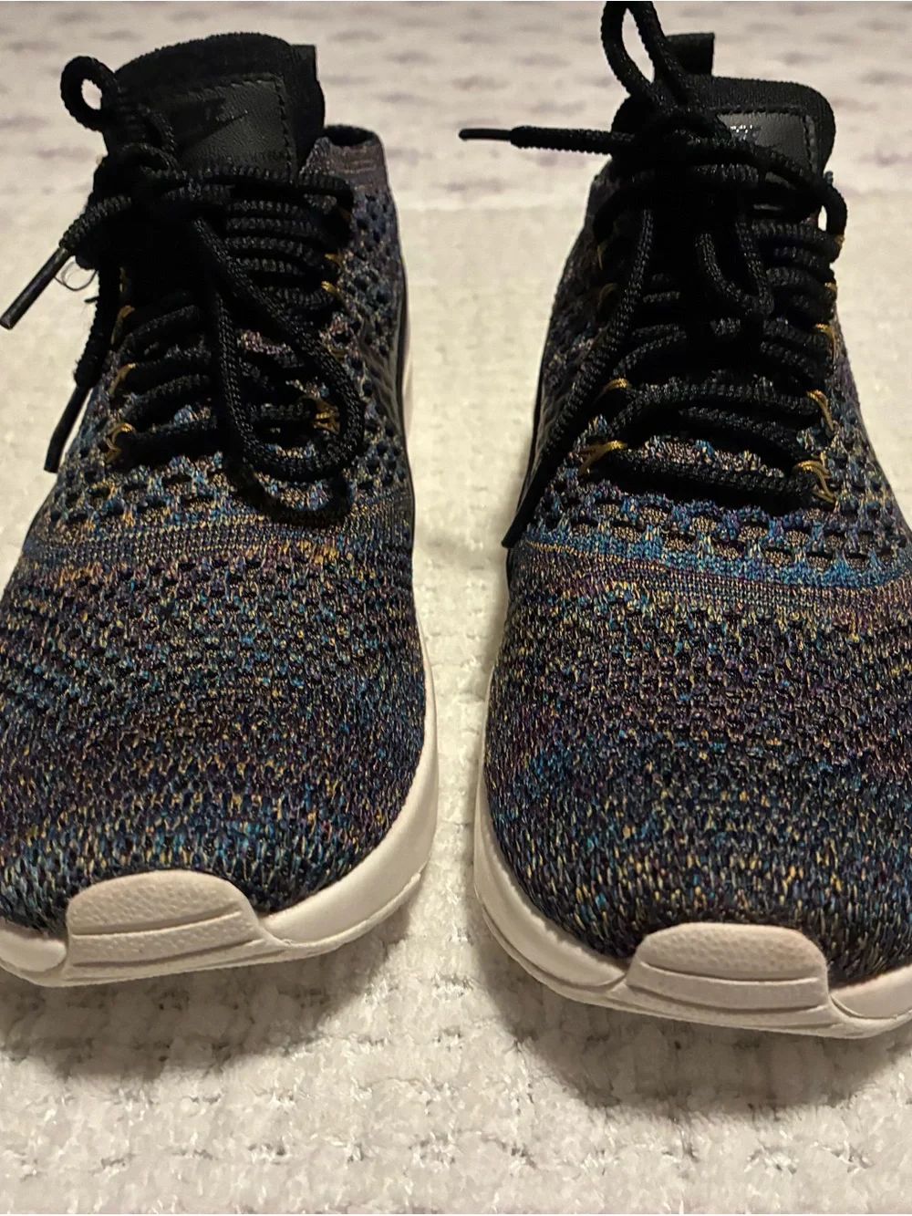 Nike lightweight flyknit
